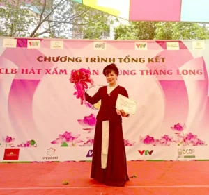 Không chỉ dẫn dắt doanh nghiệp tăng trưởng bền vững, doanh nhân Thủy còn tích cực trong các hoạt động văn nghệ, thiện nguyện và đào tạo nghề.